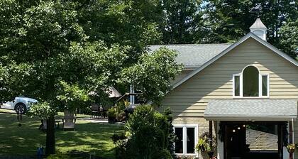 Magical Unicorn Hollow /Wineries /Great Meadows Events
Fully furnished apartment