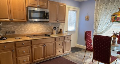 Magical Unicorn Hollow /Wineries /Great Meadows Events
Fully furnished apartment