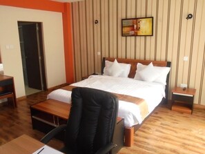 1 bedroom, WiFi - 1 Bedroom Furnished and Serviced Apartment at westend hotel (Highridge)