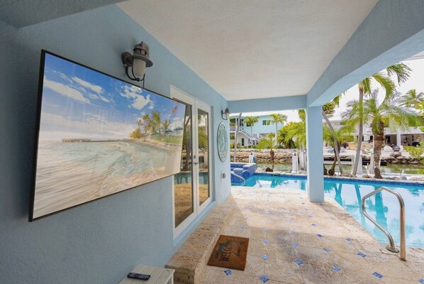 Outdoor pool, a heated pool