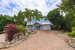 Unclassified image, 2 of 49, button