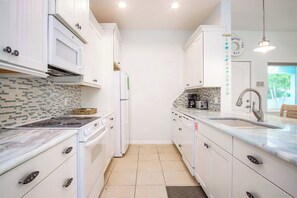 Oven, stovetop, coffee/tea maker, cookware/dishes/utensils - Yellowtail for Dinner  Ground-Level Waterfront 3BR Home with Pool & Dock on the Gulfside (Marathon)