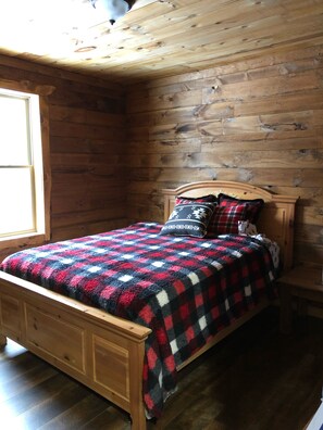 3 bedrooms, free WiFi, bed sheets - Balsam Hollow Cabin in the Adirondacks (Bloomingdale)