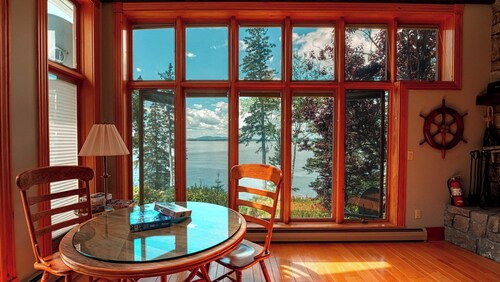 Open Water und Sunset Views über die Camden Hills und die Insel Islesboro