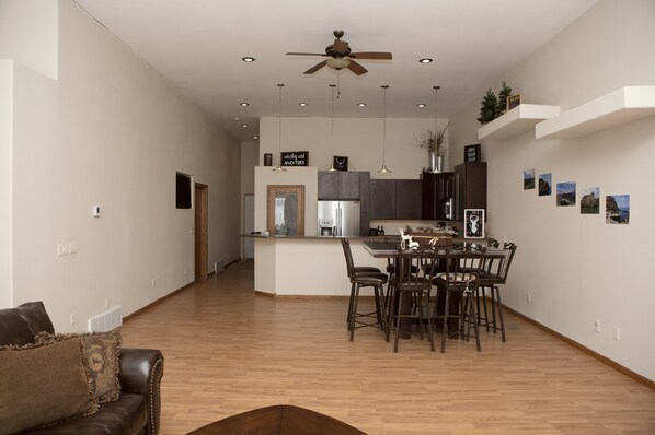 المنشأة من الداخل