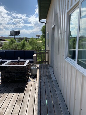 Terrace/patio - Sturgis motorcycle rally and summer rental house (Sturgis)