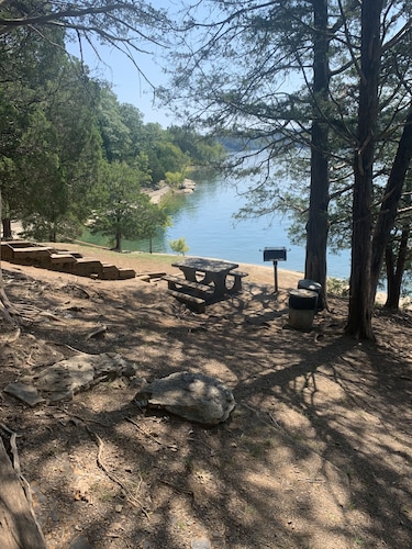 Quaint cottage by the Lake