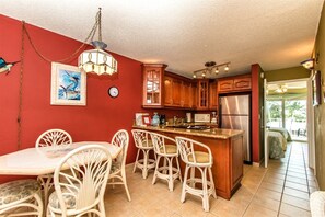 Unclassified image, 3 of 17, button - Comfy Condo 1bed/1bath nightly condo with pool (Marathon)