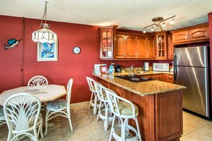Oven, stovetop, coffee/tea maker, cookware/dishes/utensils