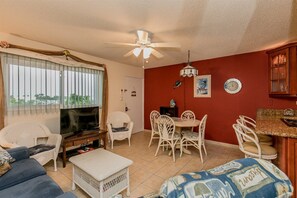 Unclassified image, 2 of 17, button - Comfy Condo 1bed/1bath nightly condo with pool (Marathon)