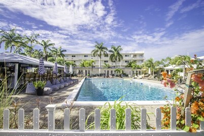 Comfy Condo 1bed/1bath nightly condo with pool