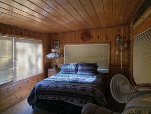 4 bedrooms, WiFi, bed sheets