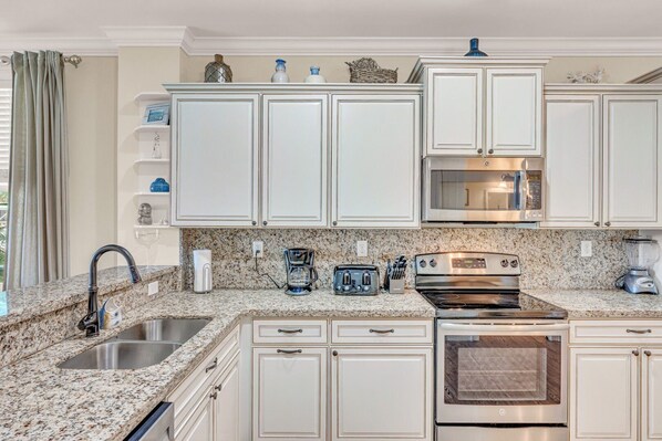 Fridge, oven, stovetop, coffee/tea maker