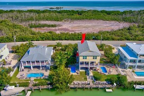 Unclassified image, 3 of 40, button