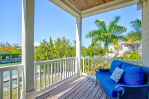 Unclassified image, 4 of 40, button