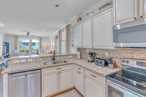 Fridge, oven, stovetop, coffee/tea maker - Casa De Tiki is a spacious 4-bedroom, 3-bathroom half duplex located just minutes from the stunning Sombrero Beach. (Marathon)