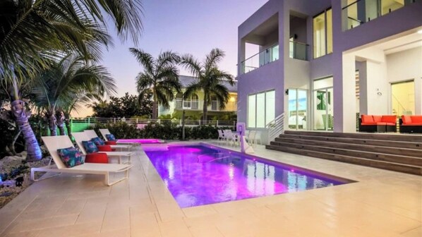 Outdoor pool, a heated pool