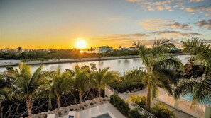 Unclassified image, 4 of 49, button