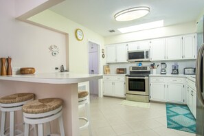 Oven, stovetop, coffee/tea maker, cookware/dishes/utensils