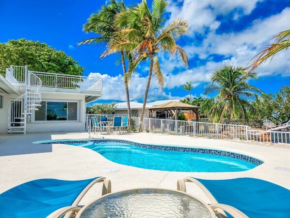 Unclassified image, 1 of 45, button