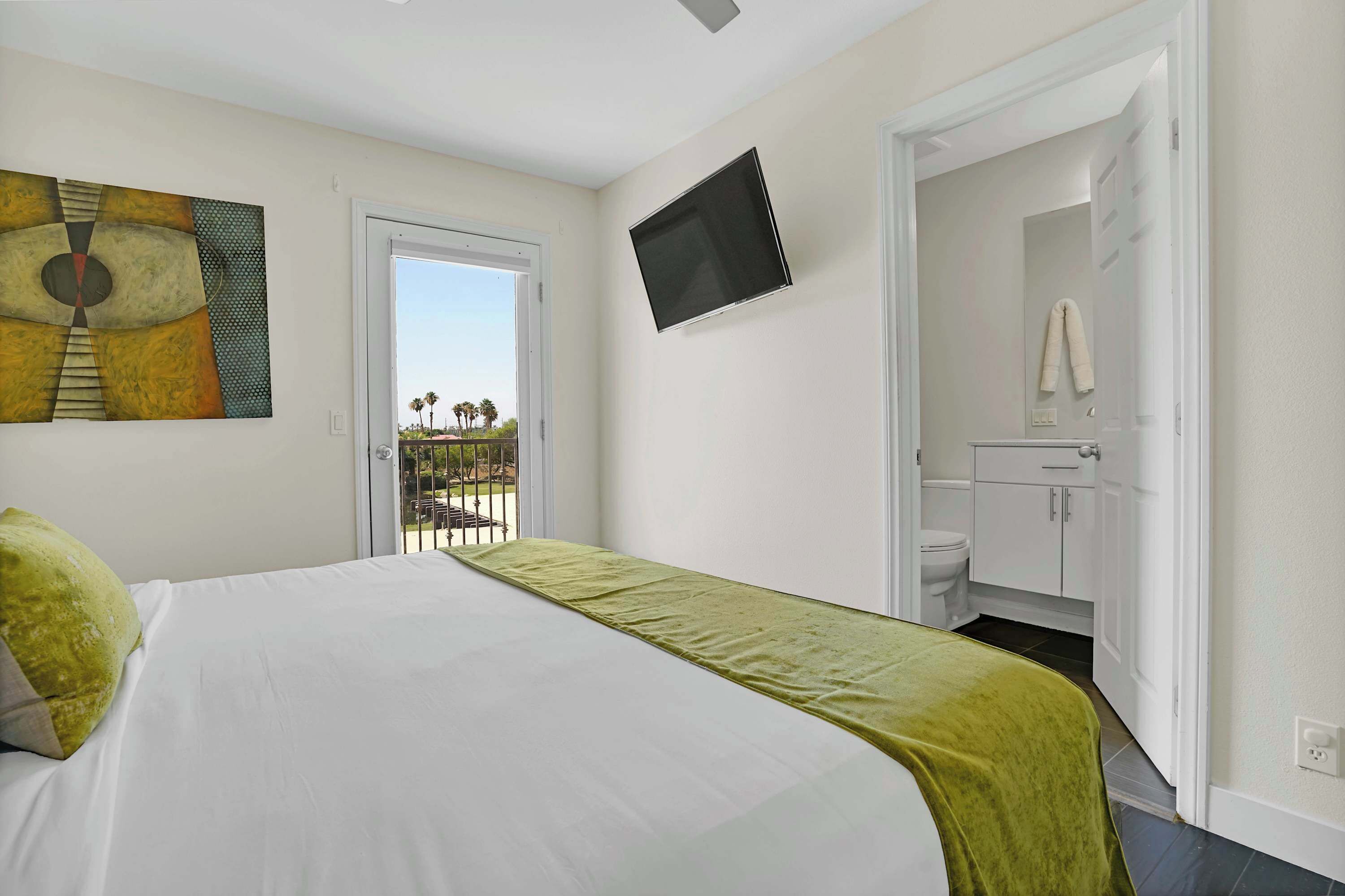 Whether you're savoring a quiet sunrise ☀️ with a warm cup of coffee or unwinding at dusk 🌙 to the soothing sounds of nature, this space promises moments of pure relaxation and renewal. 🦆✨