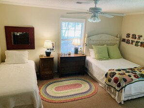 4 bedrooms, iron/ironing board, WiFi, bed sheets