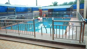 Outdoor pool - CHIBON HOTEL AND SUITE (Oba)