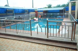 Outdoor pool - CHIBON HOTEL AND SUITE (Oba)