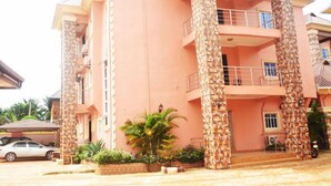 Property entrance - CHIBON HOTEL AND SUITE (Oba)