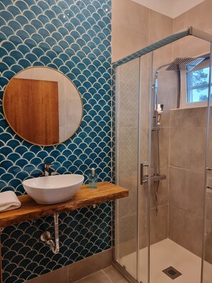 Combined shower/tub, jetted tub, hair dryer, bidet - Villa in Aroeira / Verdizela - Pool, Beach, Surf, Golf (Corroios)