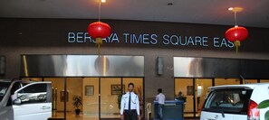 A building with a sign reading "BERJAYA TIMES SQUARE EAST". - Times Square Service Suite By DaisyHomes (Kuala Lumpur)