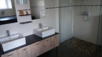 Shower, hair dryer, toilet paper