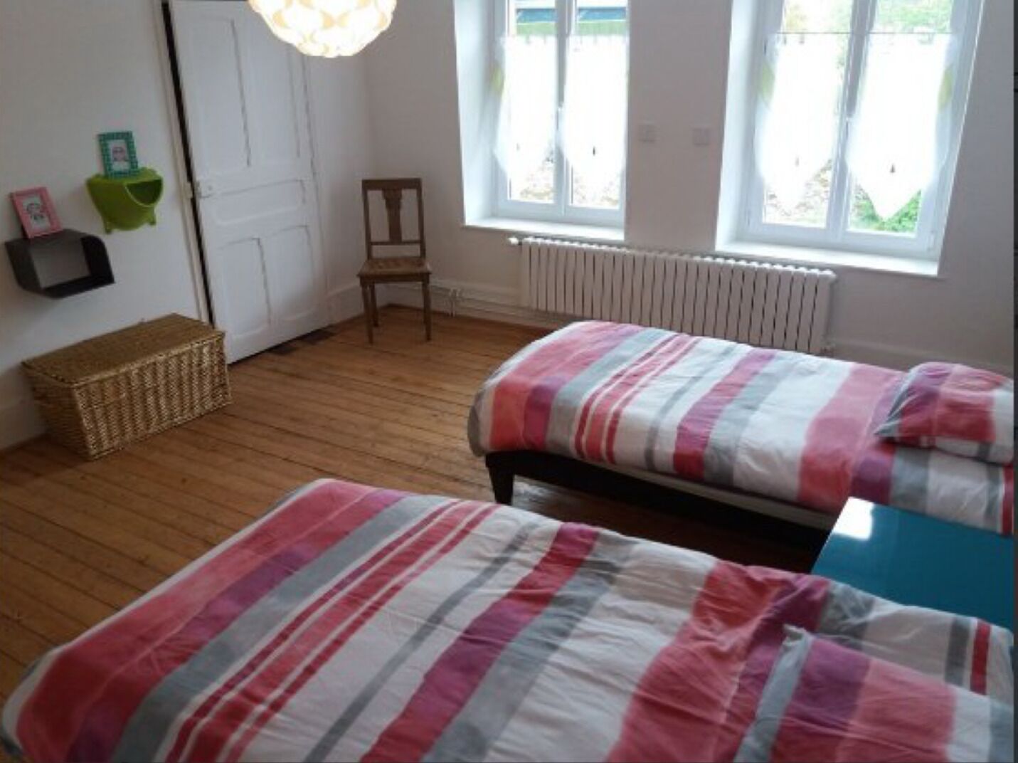 3 chambres, fer et planche à repasser, Wi-Fi, draps fournis