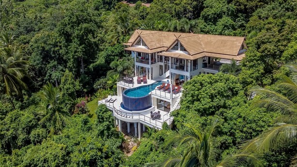 A large, modern house with a swimming pool surrounded by lush greenery. - Villa Maphraaw - 3 Bed, Sleeps 6 (Ko Samui)