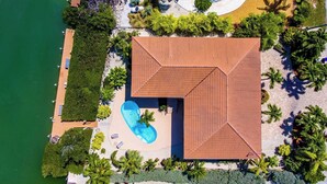 An aerial view of a property with a swimming pool, a covered patio, and a beach area. - Beachy Keen House 3/2 Water View Pool Home with Dock (Marathon)