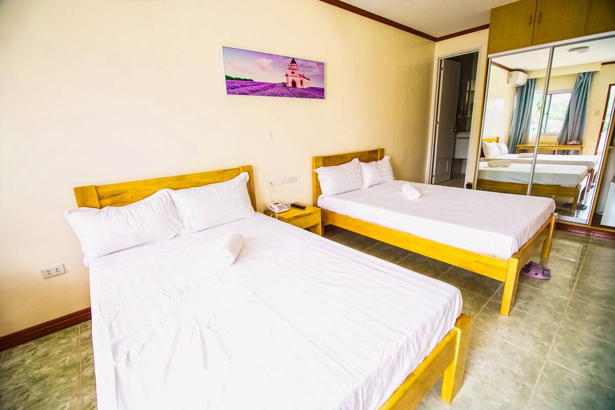Superior Twin Room, Sea View | In-room safe, desk, rollaway beds (surcharge), WiFi (free)