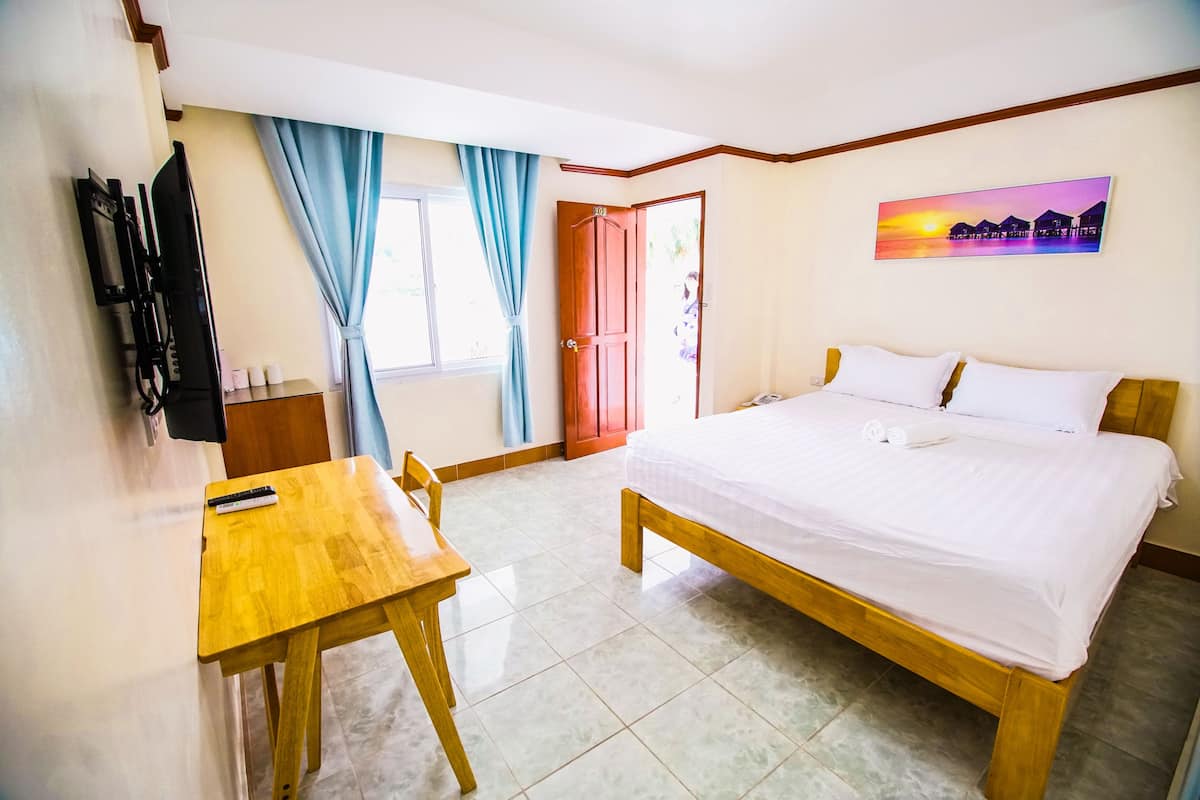 Deluxe Double Room, Sea View | In-room safe, desk, rollaway beds (surcharge), WiFi (free)
