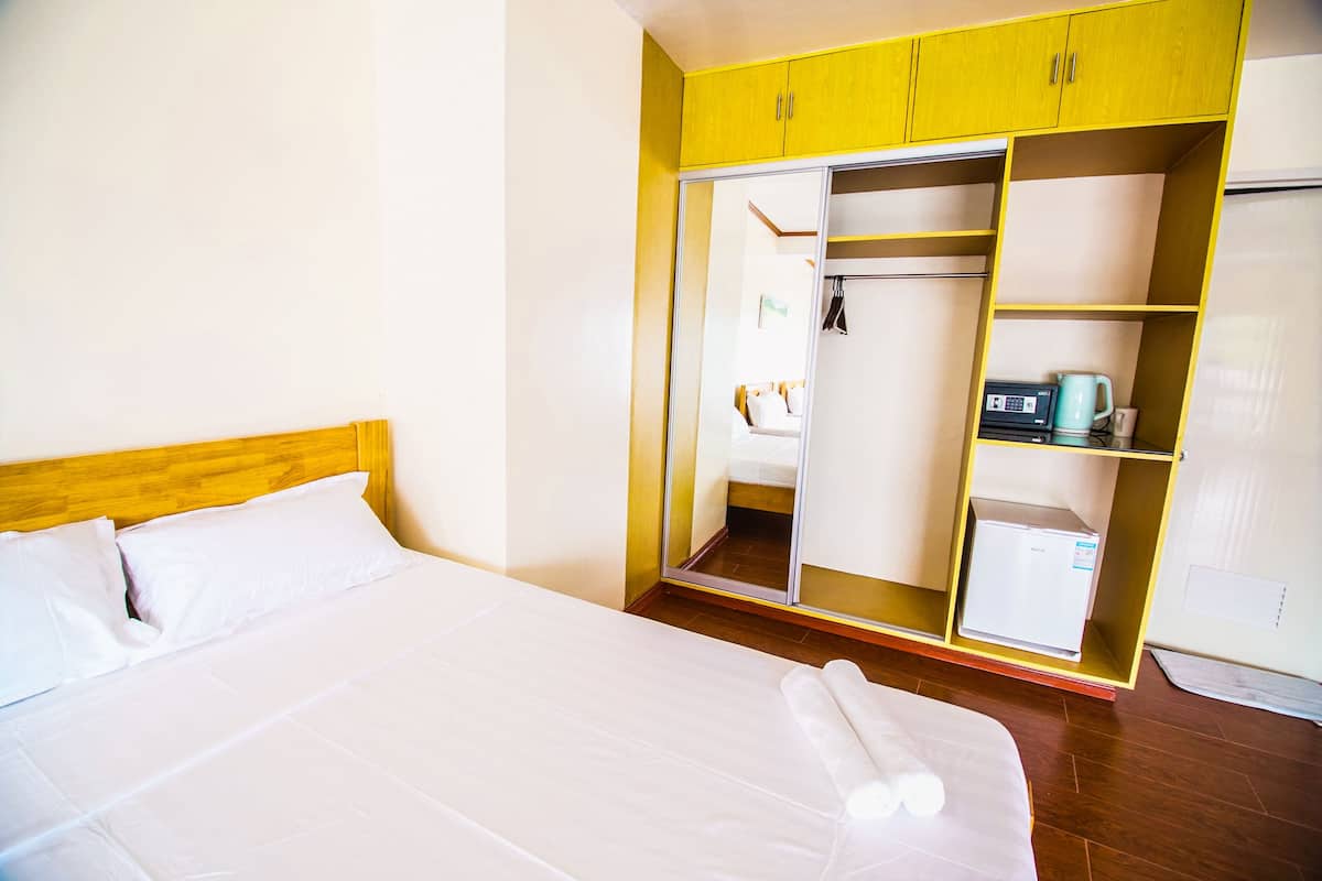 Standard Double Room | In-room safe, desk, rollaway beds (surcharge), WiFi (free)