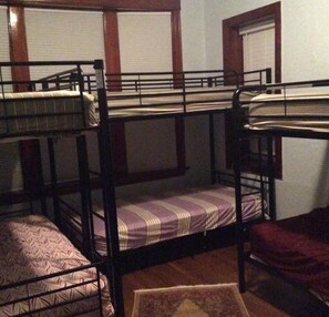 Bunk Bed in Shared Mixed Dormitory Room | Tabla de planchar con plancha y wifi gratis