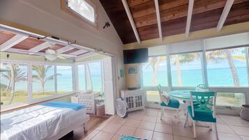 2 Schlafzimmer, Schreibtisch, Bügeleisen/Bügelbrett, Reisekinderbett