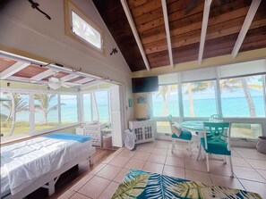 2 chambres, bureau, fer et planche à repasser, lit parapluie