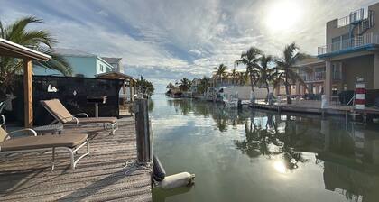 Blue Marlin 2/2 Pool home with 35` Dock Easy Access to Atlantic