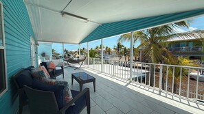Terrace/patio - Blue Marlin 2/2 Pool home with 35` Dock Easy Access to Atlantic (Marathon)