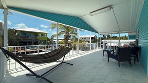 Property grounds - Blue Marlin 2/2 Pool home with 35` Dock Easy Access to Atlantic (Marathon)