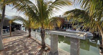 Blue Marlin 2/2 Pool home with 35` Dock Easy Access to Atlantic