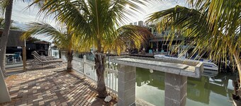 Blue Marlin 2/2 Pool home with 35` Dock Easy Access to Atlantic