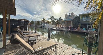 Blue Marlin 2/2 Pool home with 35` Dock Easy Access to Atlantic