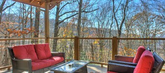 Bearwallow Retreat; ligger på toppen av Bearwallow Mountain. Fotturer, avslapning, Hendersonville, Asheville og mer!