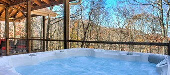 Bearwallow Retreat; beliggende på toppen af Bearwallow Mountain. Vandring, afslapning, Hendersonville, Asheville og mere!