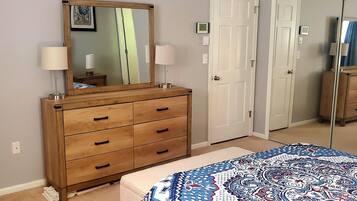 4 bedrooms, desk, iron/ironing board, free WiFi